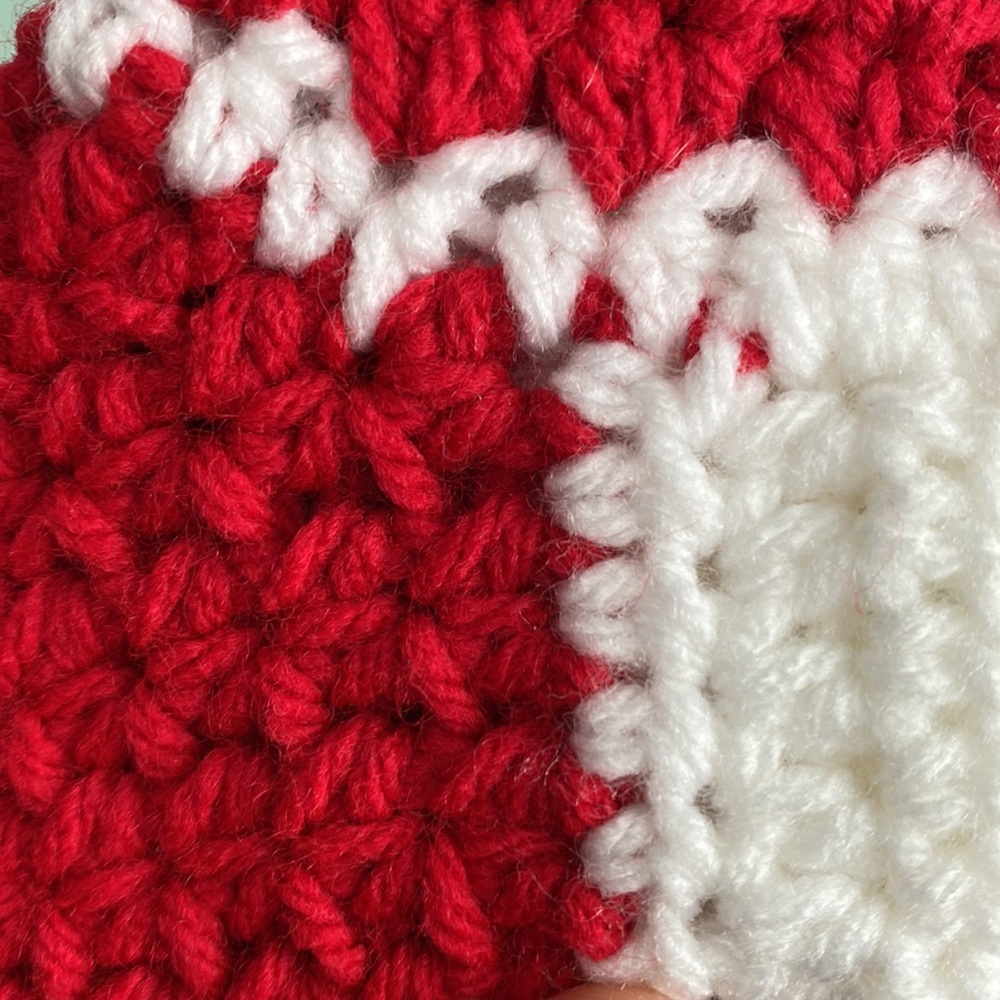 Hand crocheted slipper boots for babies - Picture 4 of 5